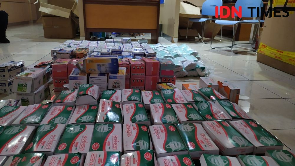 Edarkan Masker Tanpa Izin, Pegawai Rumah Sakit di Makassar Ditangkap
