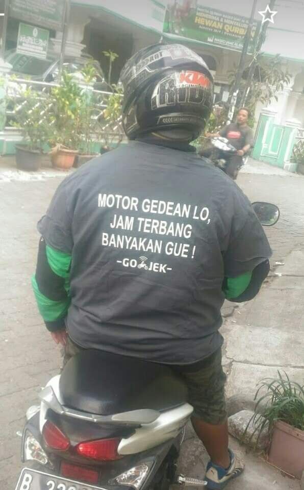 Baca Dulu Baru Ngakak, 10 Tulisan di Jaket dan Kaus Ini Kocak Parah!