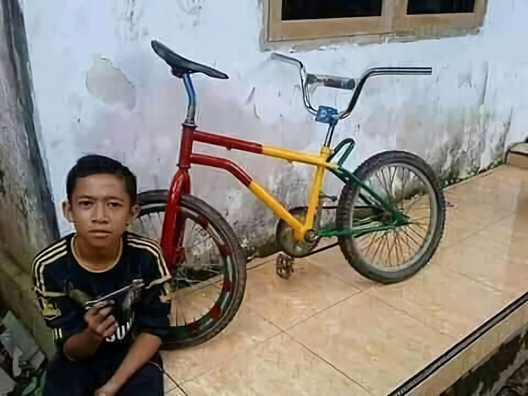10 Tingkah Iseng Bocah yang Bikin Tepok Jidat, Kamu Bisa Tahan Ngakak?