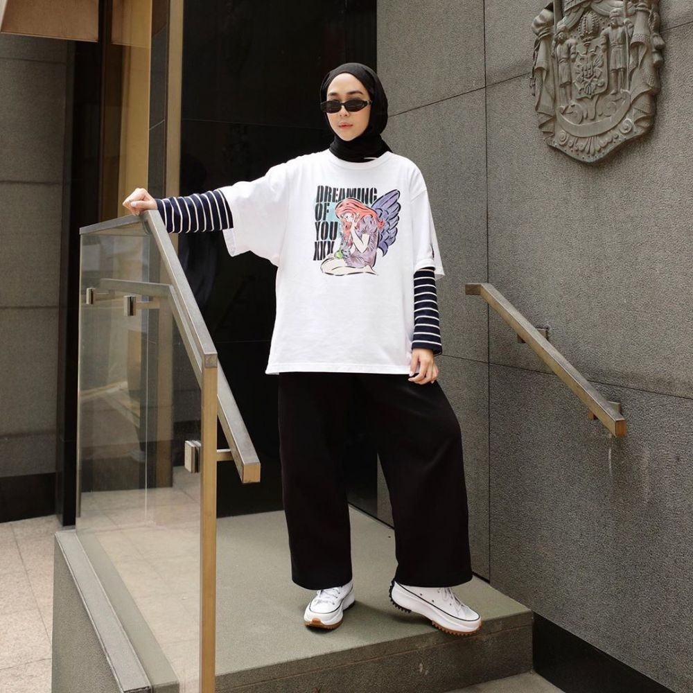 9 OOTD Hijab Streetwear ala Intan Khasanah Strngrrr Gagah Banget