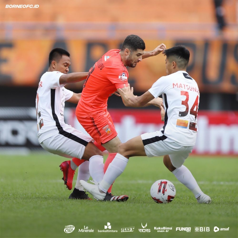 Pelepas Dahaga Kemenangan, Borneo FC Melibas Persipura 2-0!