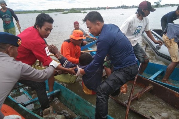 12 Jam Pencarian, Kakek yang Tenggelam di Danau Ditemukan