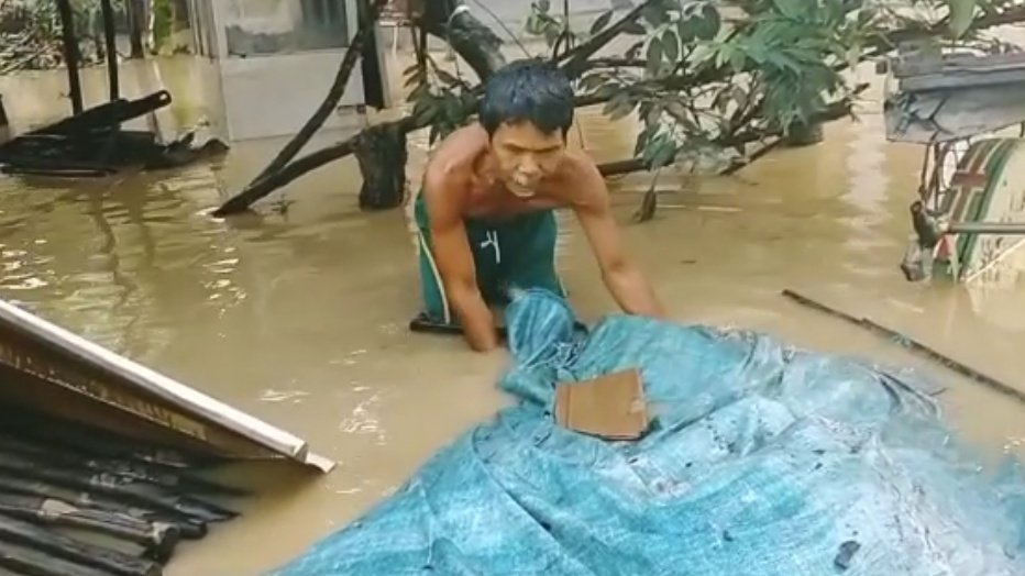 Ratusan Rumah Warga Desa Gintung Lor di Cirebon Terendam Banjir 