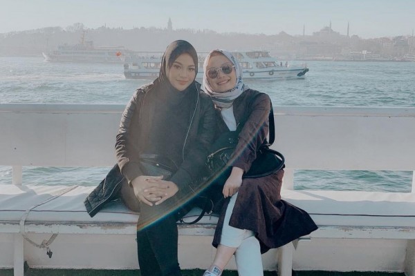 9 Potret Manis Saat Aurel Hermansyah Berhijab, Bak Bidadari Surga!