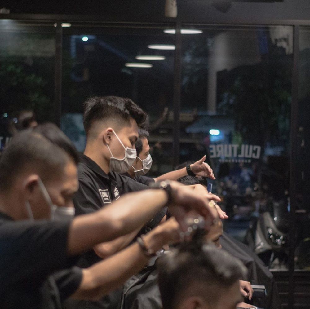 7 Rekomendasi Barbershop Paling Hits di Bandung, Bikin Makin Kece