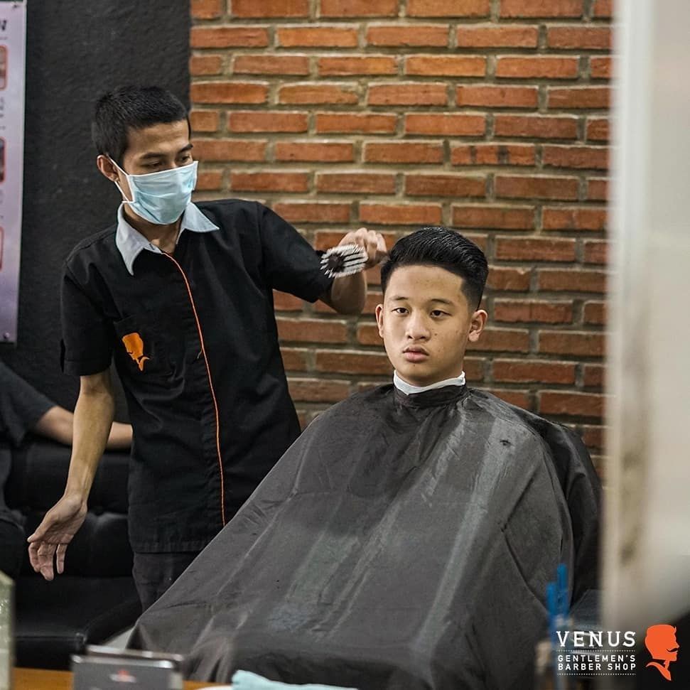 7 Rekomendasi Barbershop Paling Hits di Bandung