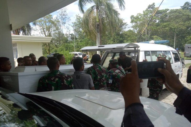 KKB Tembaki Pos Tentara di Mimika Papua, Satu Prajurit TNI Gugur
