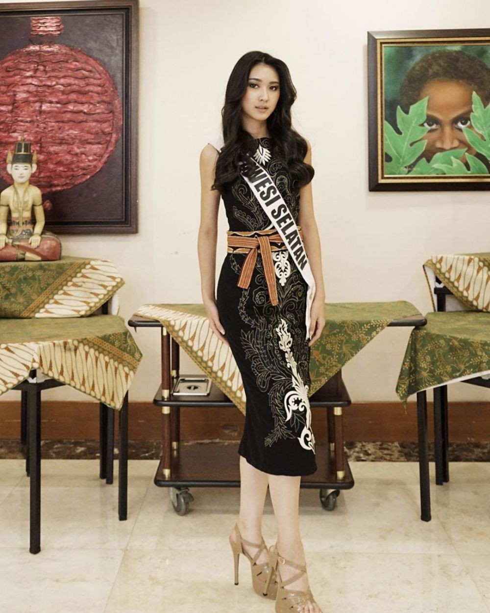 Ide Kebaya & Busana Etnik Karina Widjaja, Puteri Indonesia dari Sulsel