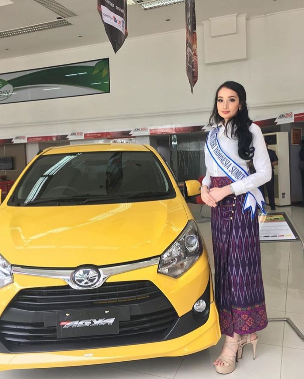 9 Inspirasi Kebaya dan Batik ala Meghna Sharma Puteri Sumatera Utara