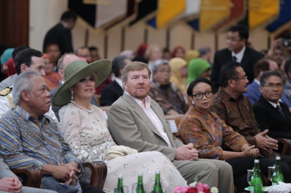 Kunjungi UGM, Ratu Maxima Tertarik Mesin Pembuat Batik Tulis Otomatis 