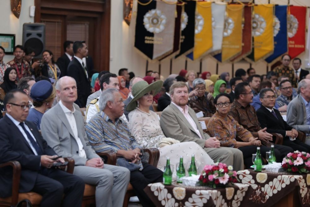 Kunjungi UGM, Ratu Maxima Tertarik Mesin Pembuat Batik Tulis Otomatis 