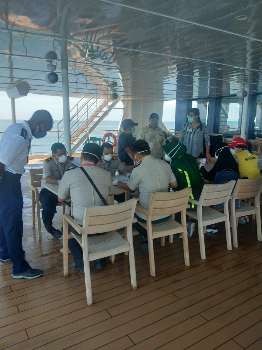 Penumpang Kapal Pesiar Diperiksa Sebelum Sandar di Makassar