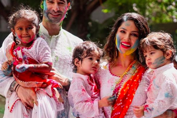 13 Momen Perayaan Holi Artis Bollywood, Ada Preity Zinta dan Priyanka
