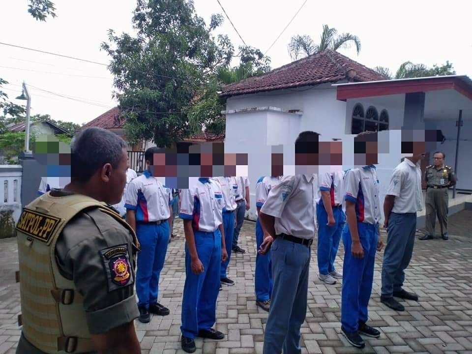 Satpol PP Jombang Panen Pelajar Bolos Sekolah