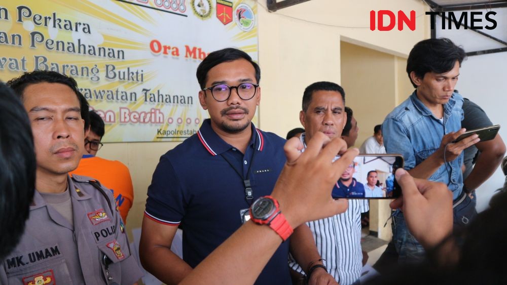 Berkedok Bersihkan Tubuh, Guru di Surabaya Cabuli Delapan Muridnya
