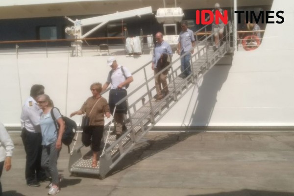 Bebas Corona, Kapal Pesiar Australia Bersandar di Makassar