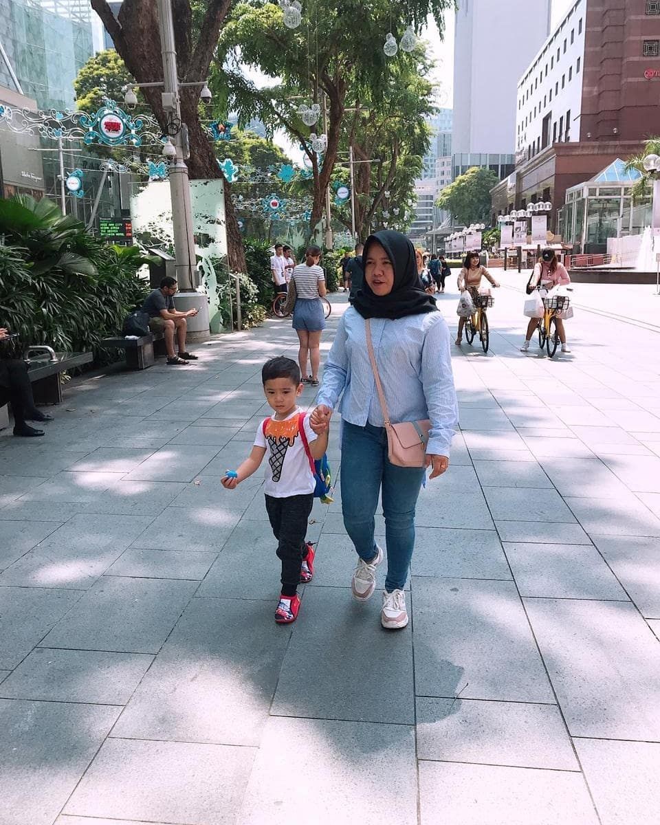 9 Potret Liburan ala Lala, Pengasuh Rafathar yang Curi Perhatian
