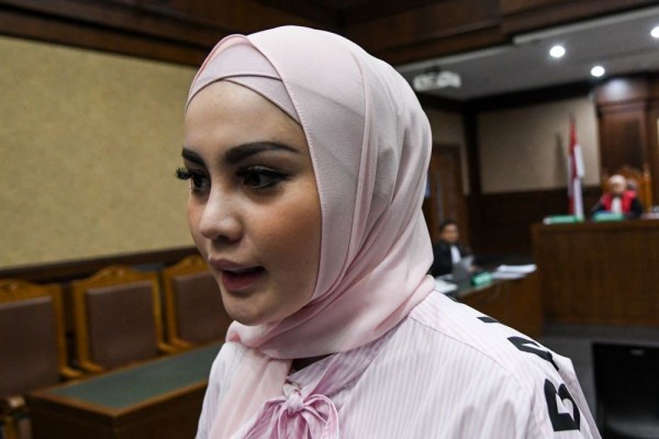 Anggun, 10 Potret Terkini Jennifer Dunn dalam Balutan Hijab
