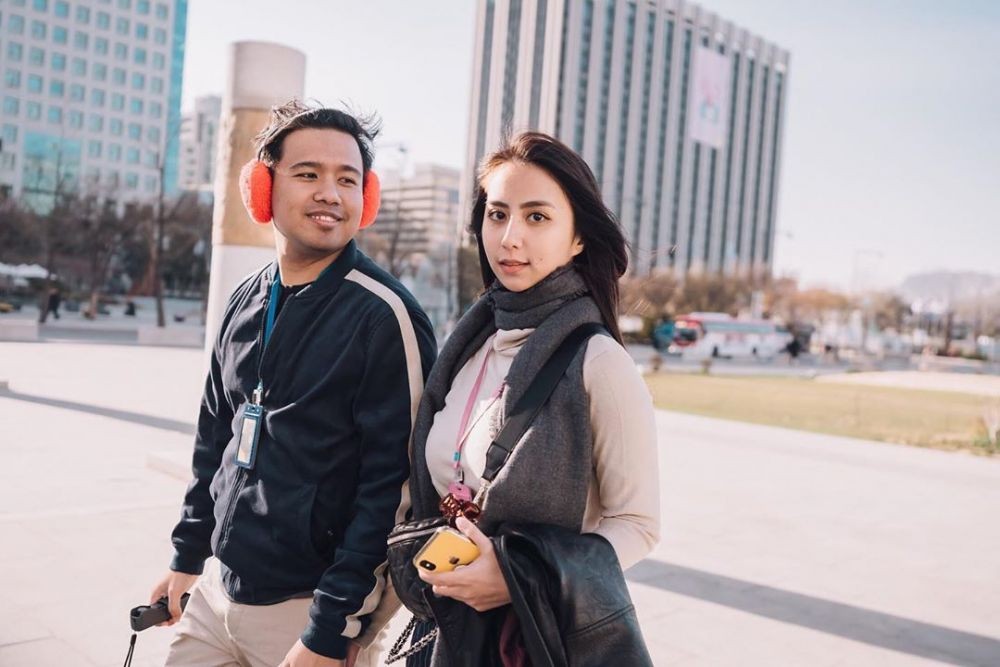 Romantis Banget, 10 Artis Ini Doyan Traveling Bareng Pacar