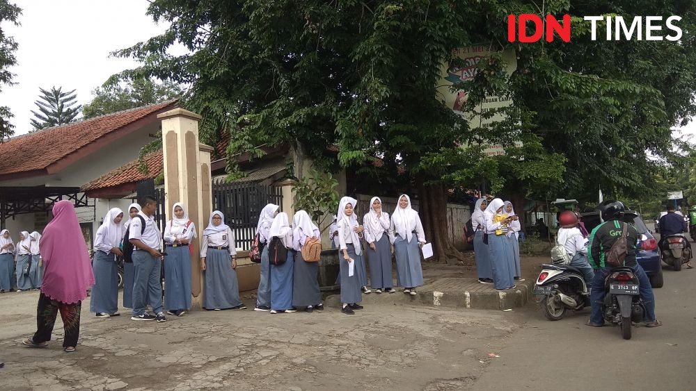 SMA/SMK di Jatim Dibuka Mulai Besok, Kecuali Surabaya dan Sidoarjo