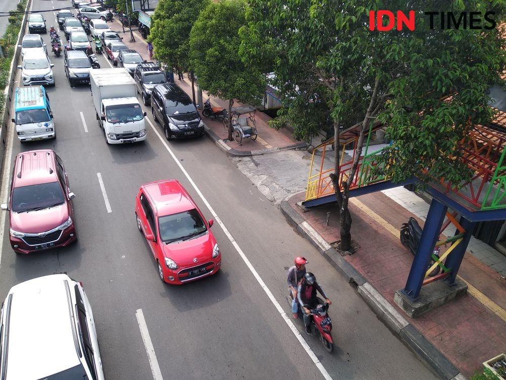 Mirip Lintasan Balap, Ada Markah Jalan di Makassar untuk Jaga Jarak