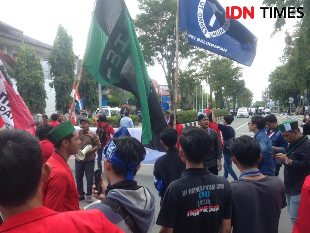 Demo Mahasiswa, Usut Kasus Tumpahan Minyak di Teluk Balikpapan