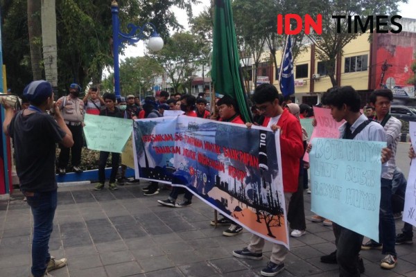 Demo Mahasiswa, Usut Kasus Tumpahan Minyak di Teluk Balikpapan