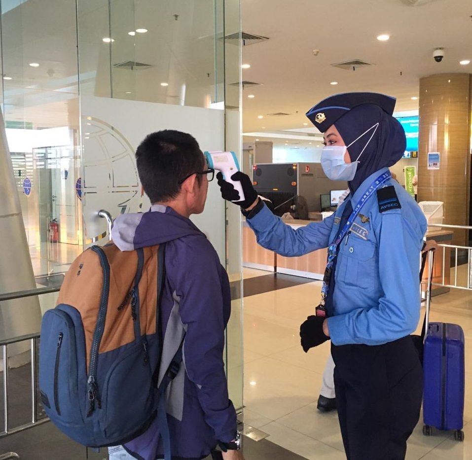 Antisipasi Virus Corona, Bandara APT Pranoto Pasang Bilik Disinfektan