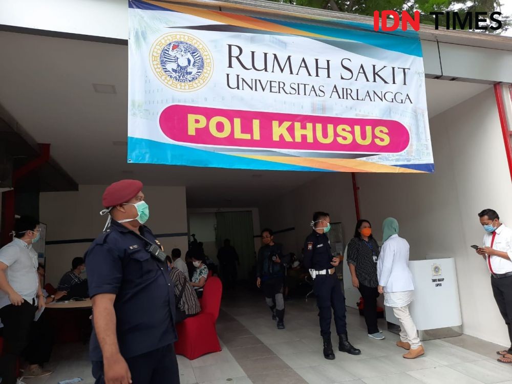 Pasien Membludak, RS Rujukan COVID-19 di Surabaya Raya Overload