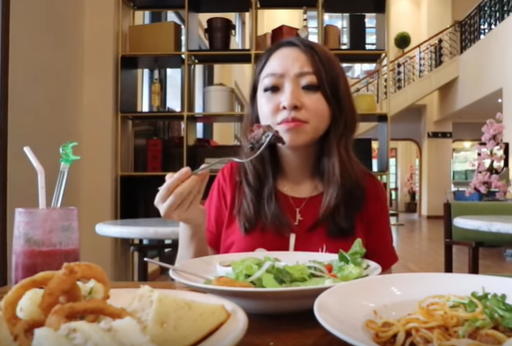 20 Tipe Unik Orang Makan ala Food Vlogger Jennie Linando, Kocak Deh!