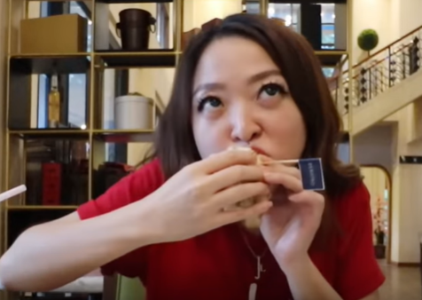 20 Tipe Unik Orang Makan ala Food Vlogger Jennie Linando, Kocak Deh!