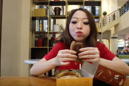 20 Tipe Unik Orang Makan ala Food Vlogger Jennie Linando, Kocak Deh!