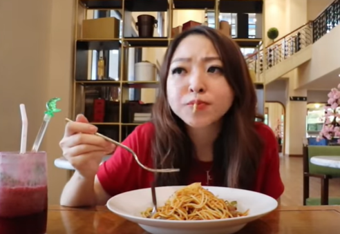 20 Tipe Unik Orang Makan ala Food Vlogger Jennie Linando, Kocak Deh!