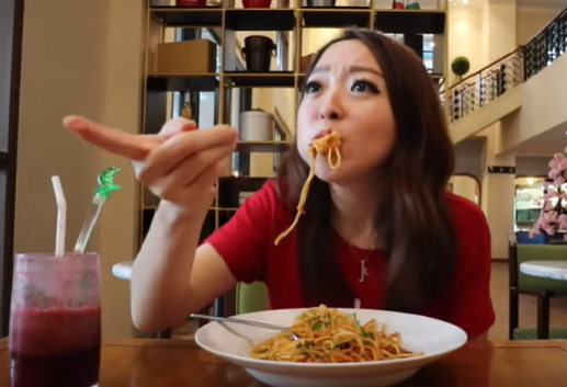 20 Tipe Unik Orang Makan ala Food Vlogger Jennie Linando, Kocak Deh!