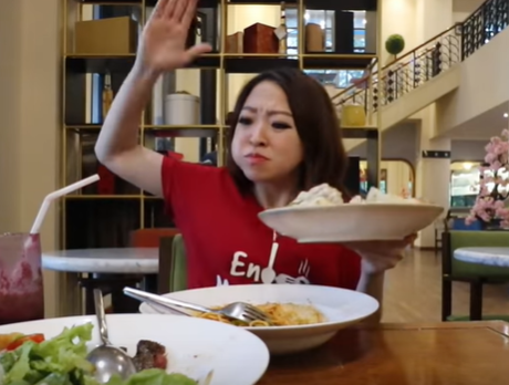 20 Tipe Unik Orang Makan ala Food Vlogger Jennie Linando, Kocak Deh!