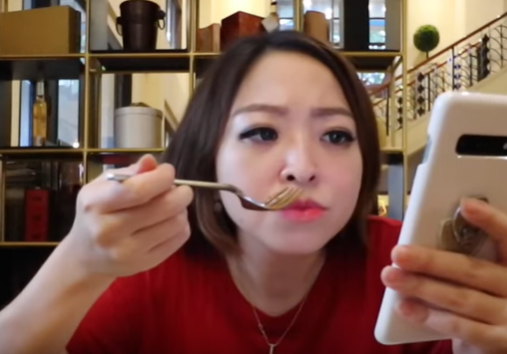 20 Tipe Unik Orang Makan ala Food Vlogger Jennie Linando, Kocak Deh!