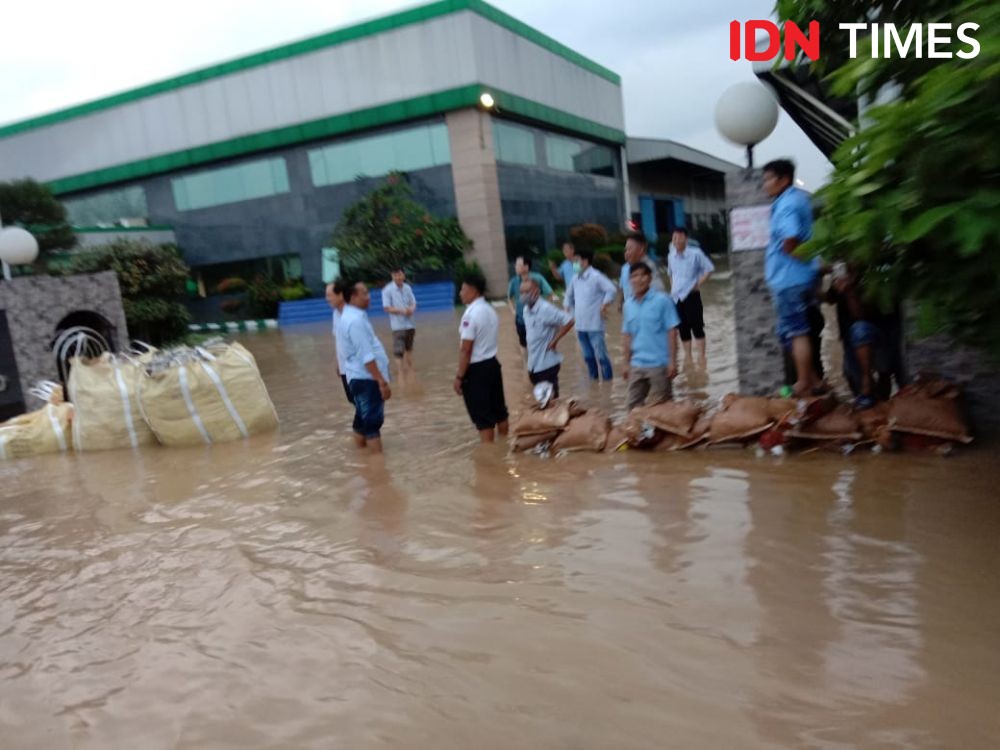 Banjir Kawasan Pabrik di Tangerang, 2.000 Buruh Masih Terjebak