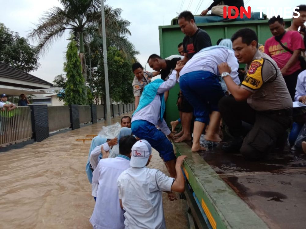 Banjir Kawasan Pabrik di Tangerang, 2.000 Buruh Masih Terjebak