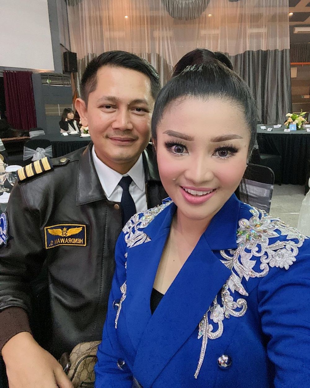 6 Artis Indonesia yang Jatuh ke Pelukan Pilot, Siap Dibawa Terbang!