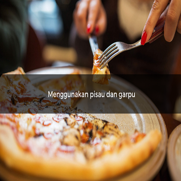 [QUIZ] Cara Orang Makan Pizza Ternyata Bisa Mengungkap Sifat Asli Lho!