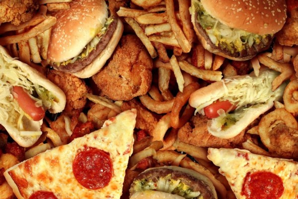 Hindari 8 Jenis Makanan dan Minuman yang Melemahkan Sistem Imun Ini!