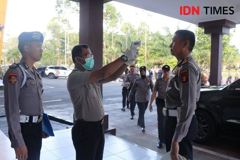 Cegah Corona, Polres PPU Periksa Suhu Tubuh Anggota Polisi 