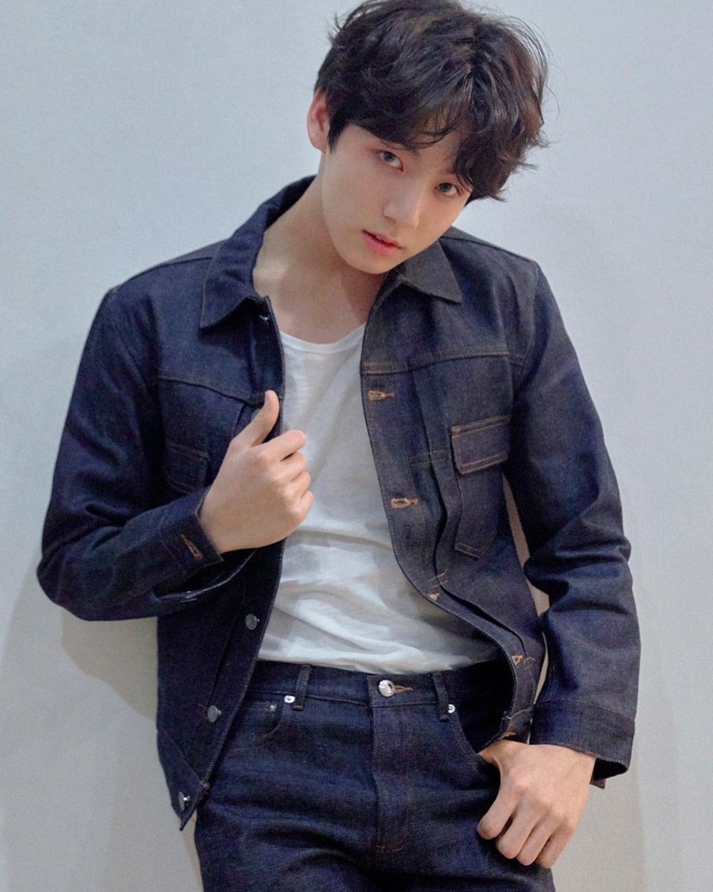 10 Rekomendasi Outfit ala Jungkook BTS, Bikin Keren Maksimal