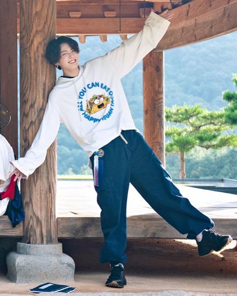 10 Rekomendasi Outfit ala Jungkook BTS, Bikin Keren Maksimal