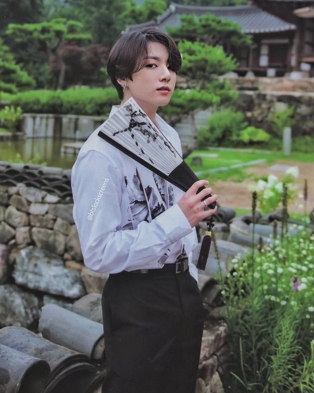 10 Rekomendasi Outfit ala Jungkook BTS, Bikin Keren Maksimal