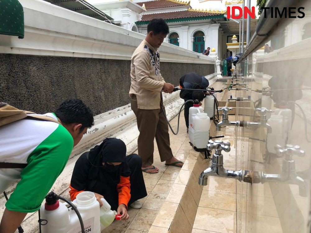 Ini Alasan, Pengurus Masjid Agung Palembang Tak Larang Warga Beribadah