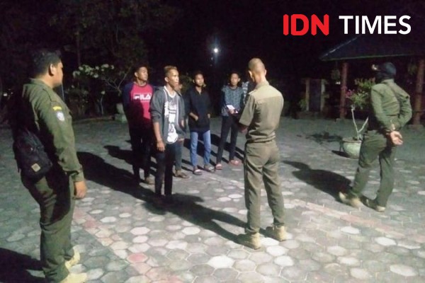 Nekat Berbaur, Petugas Satpol PP Solo Awasi 24 Jam Rumah ODP Corona