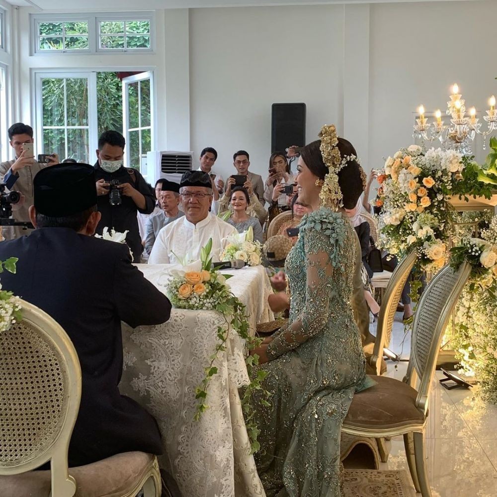  Dekorasi  Akad  Nikah  Bunga Jelitha Syamsir Alam Simpel 