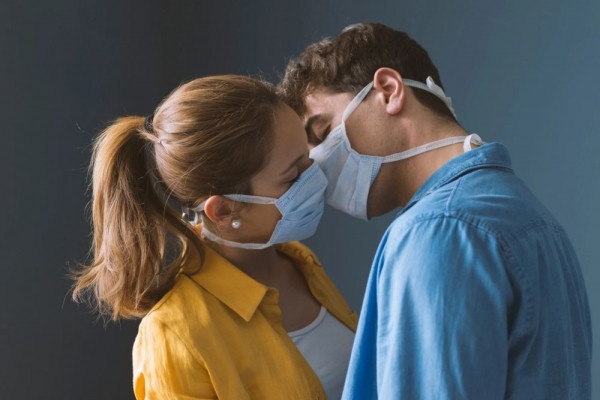 8 Panduan Penting Berhubungan Seks saat Virus Corona Mewabah