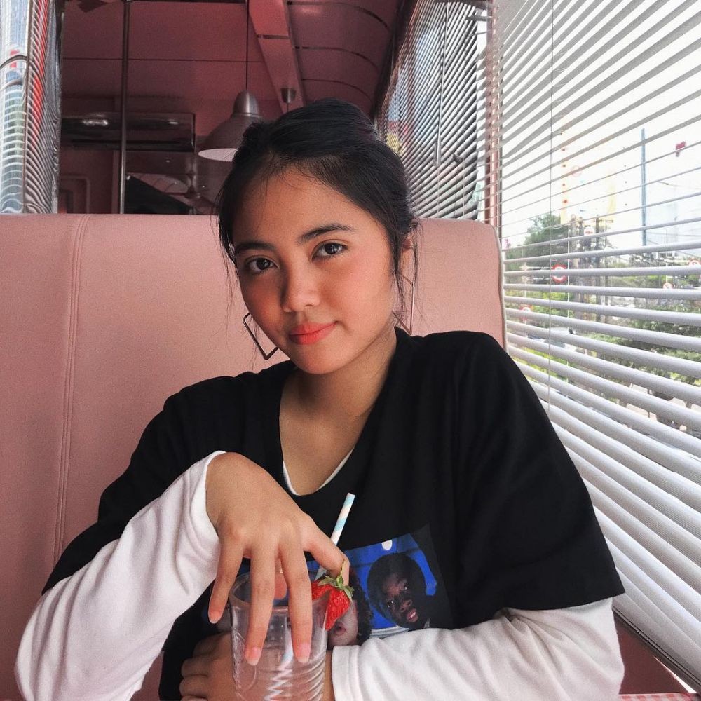 Adik Ranty Maria, 10 Gaya Memesona Rania Marchella yang Curi Perhatian